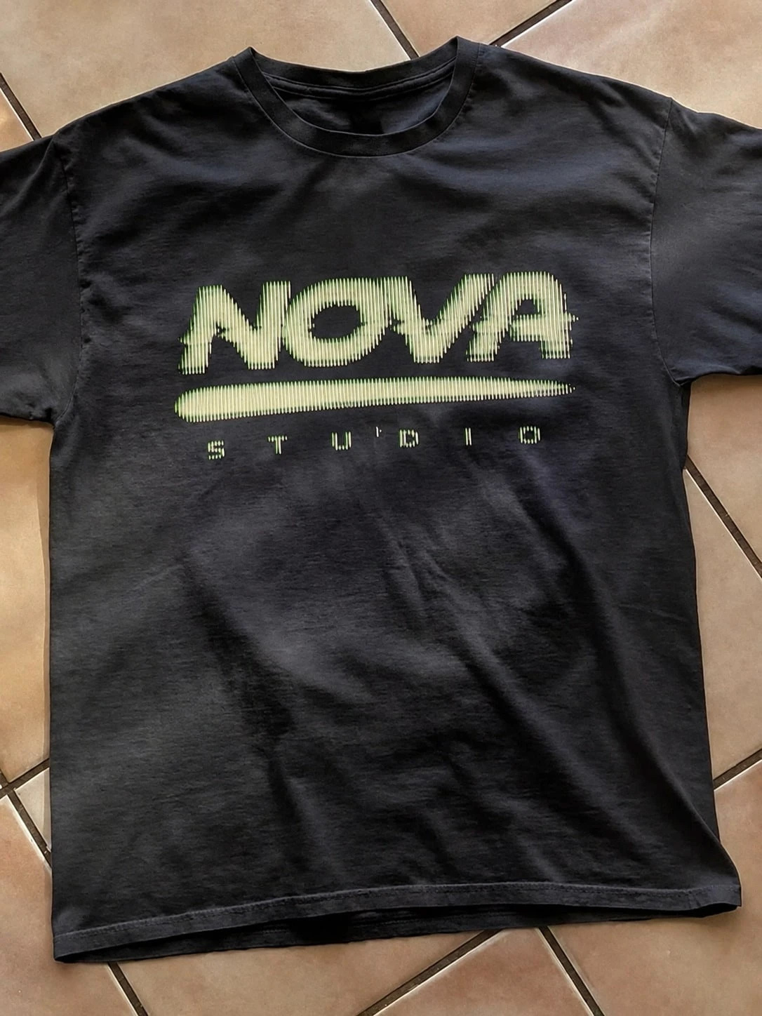 เสื้อยืดลายตัวอักษรกราฟิกวินเท - Men'S Fashion Nova บทวิจารณ์และราคา